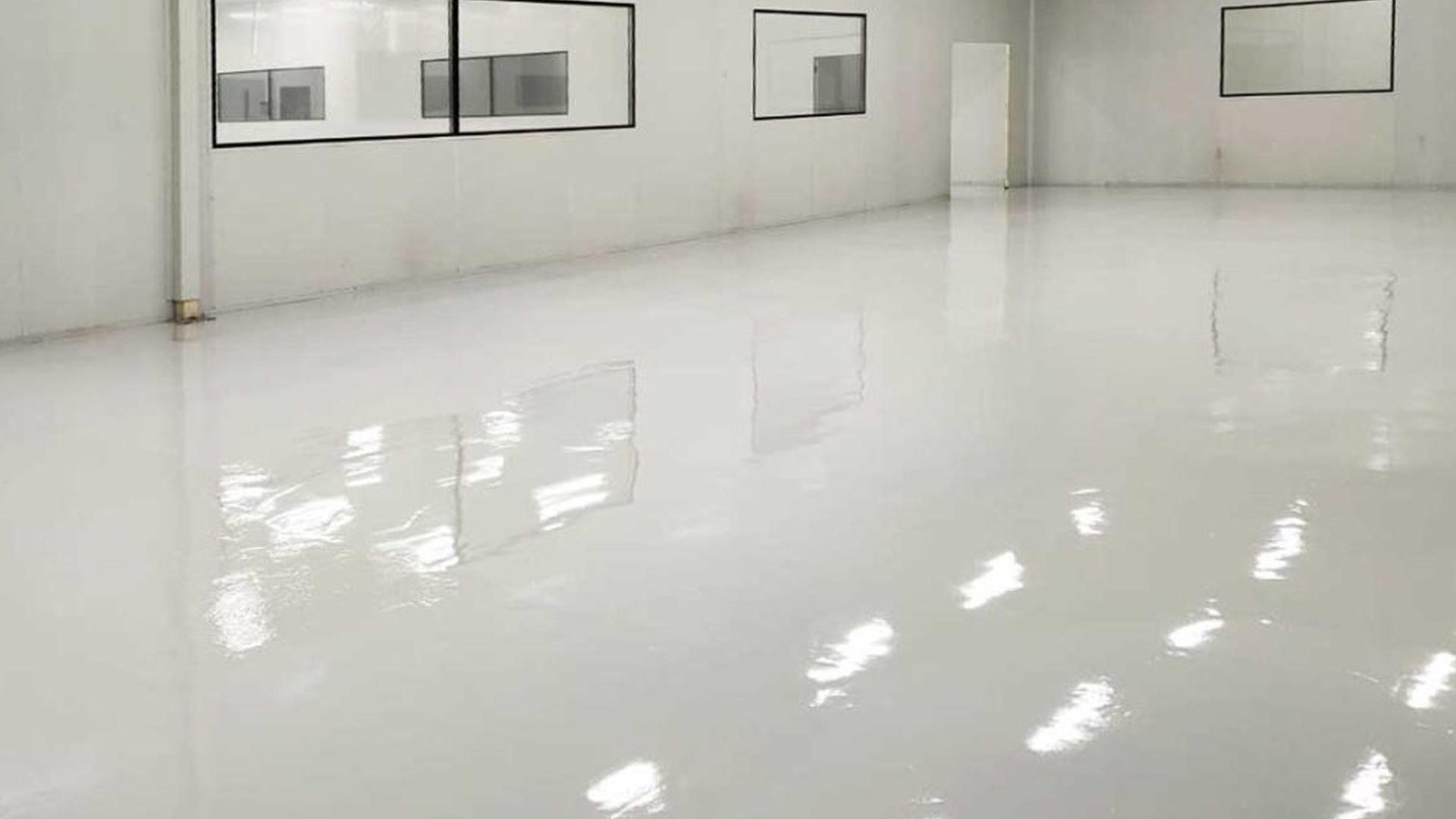 High Build Epoxy Flooring - Heavy-duty epoxy coatings designed for maximum strength and resistance in garages, workshops, and warehouses..